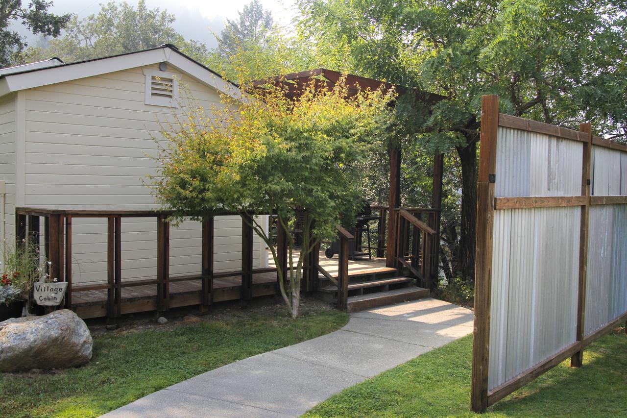 Coho Cottages Willow Creek Exterior photo