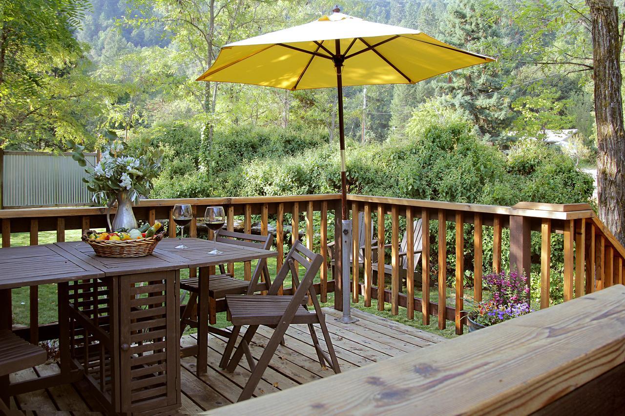 Coho Cottages Willow Creek Exterior photo