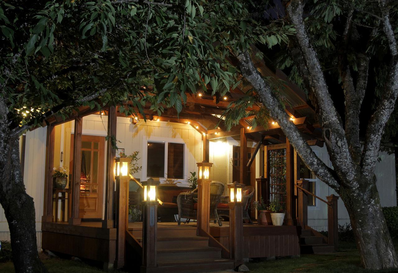 Coho Cottages Willow Creek Exterior photo
