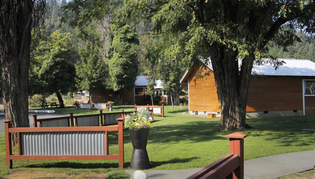 Coho Cottages Willow Creek Exterior photo